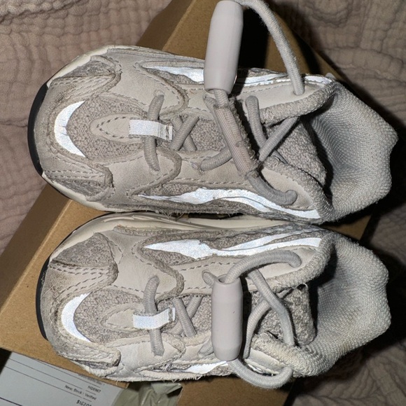 Yeezy boost 700 V2 - Picture 4 of 4